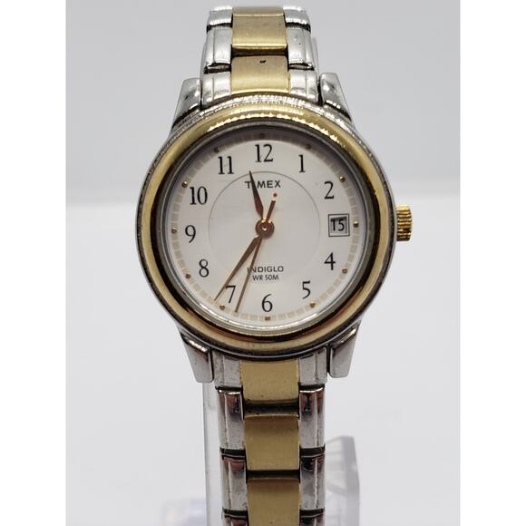 Timex Indiglo women's dress watch. Water resistant. CR1216CELL V3